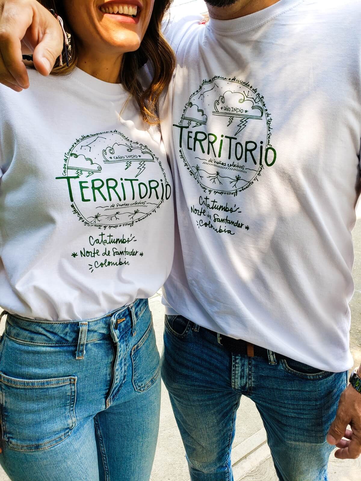 Camiseta Unisex - Territorio - IXORA Inclusivas y Autónomas - Imagen 4