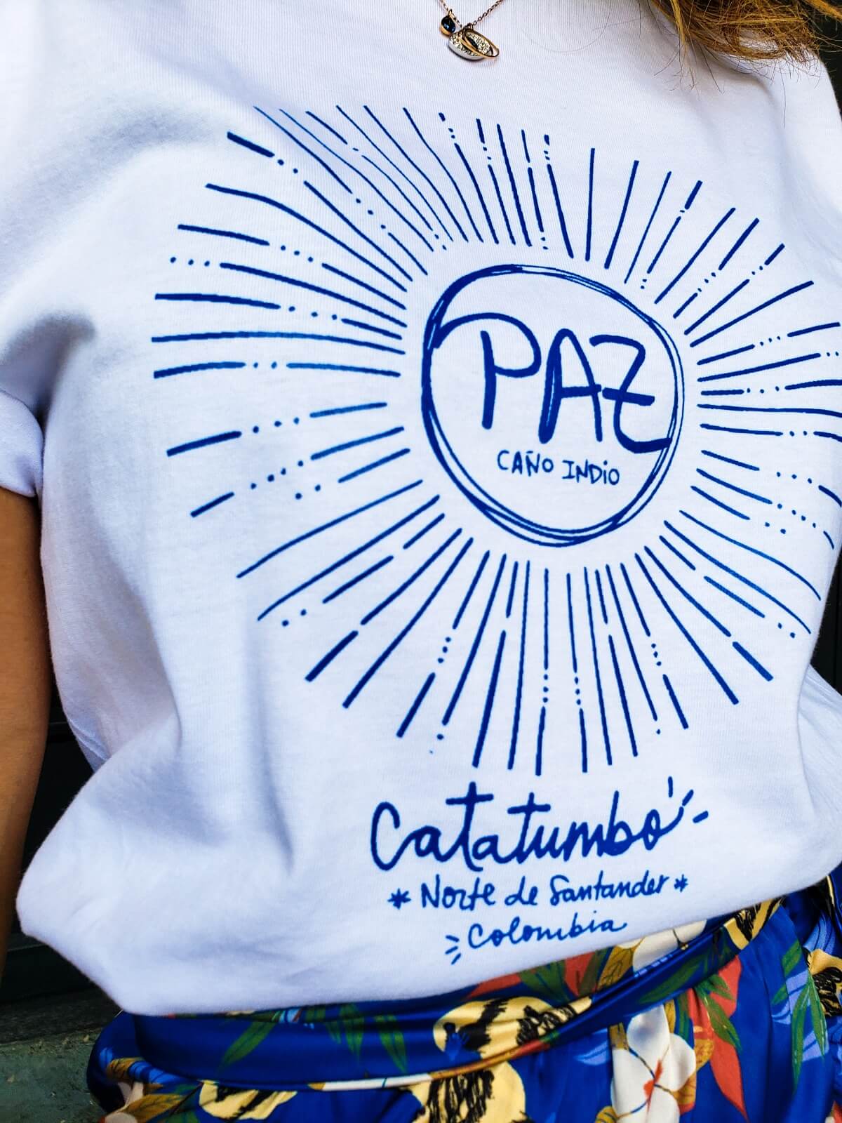 Camiseta Unisex - Paz - IXORA Inclusivas y Autónomas