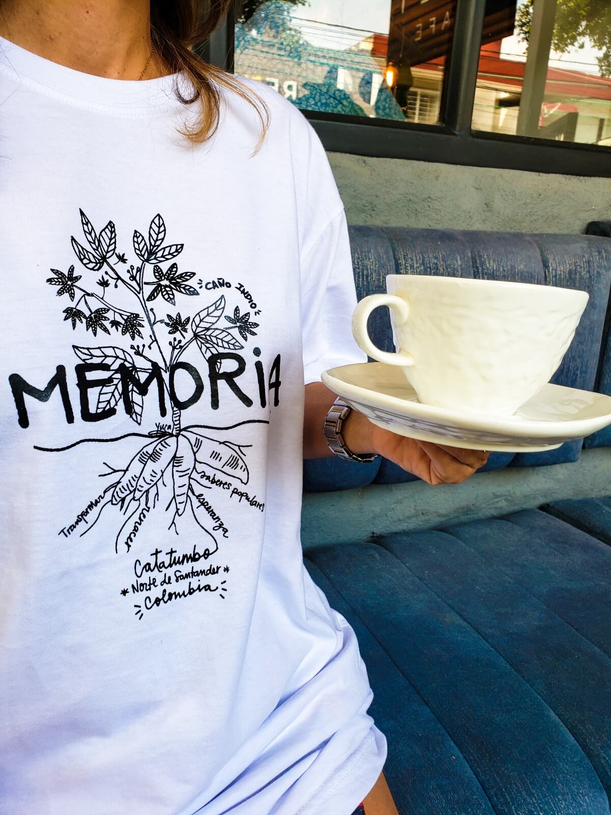 Camiseta Unisex - Memoria - IXORA Inclusivas y Autónomas - Imagen 4